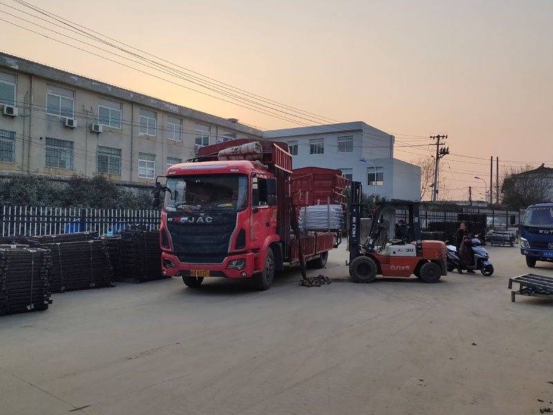 金用護欄2022年2月26日組裝式鋅鋼欄桿裝車發貨！