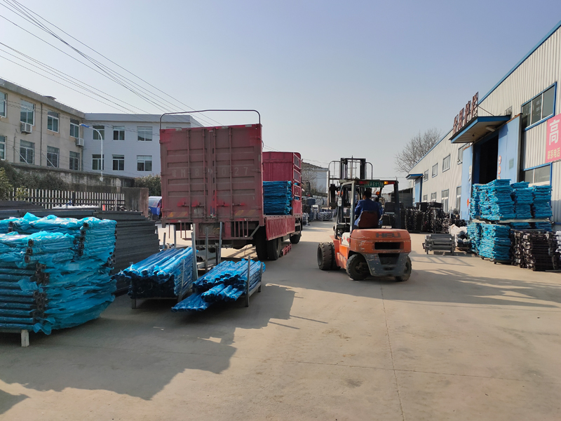 金用護欄2022年3月8日鋅鋼陽臺欄桿裝車發貨！