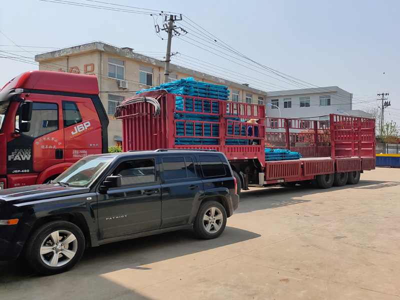 金用護欄2022年4月7日鋅鋼陽臺護欄裝車發貨！