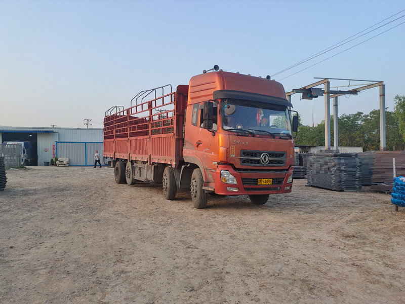 金用護欄2022年4月26日鋅鋼護窗欄桿裝車發(fā)貨！