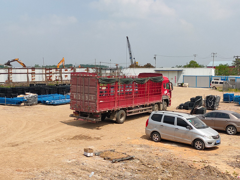 金用護欄2022年4月27日鋅鋼圍墻護欄裝車發(fā)貨！