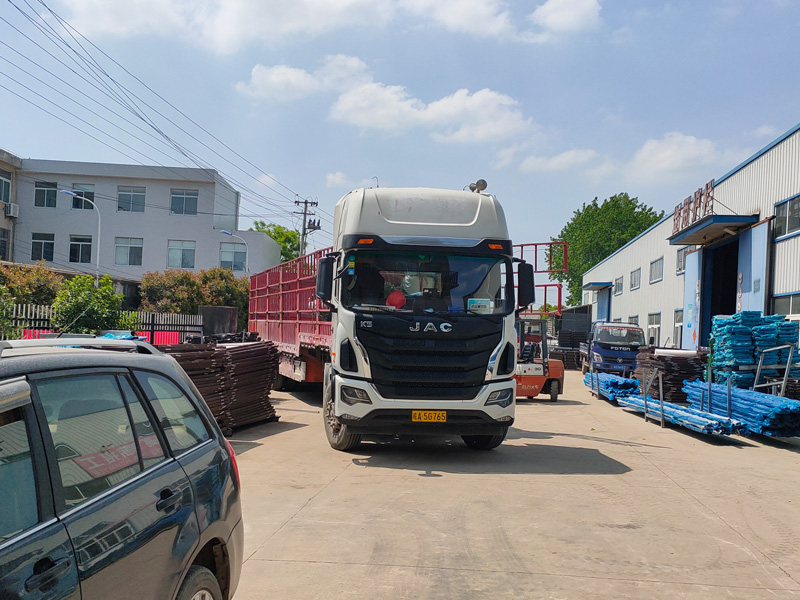 金用護欄2022年4月28日鋅鋼百葉窗裝車發貨！