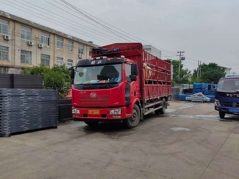 金用護欄2022年5月28日鋅鋼百葉窗裝車發貨！