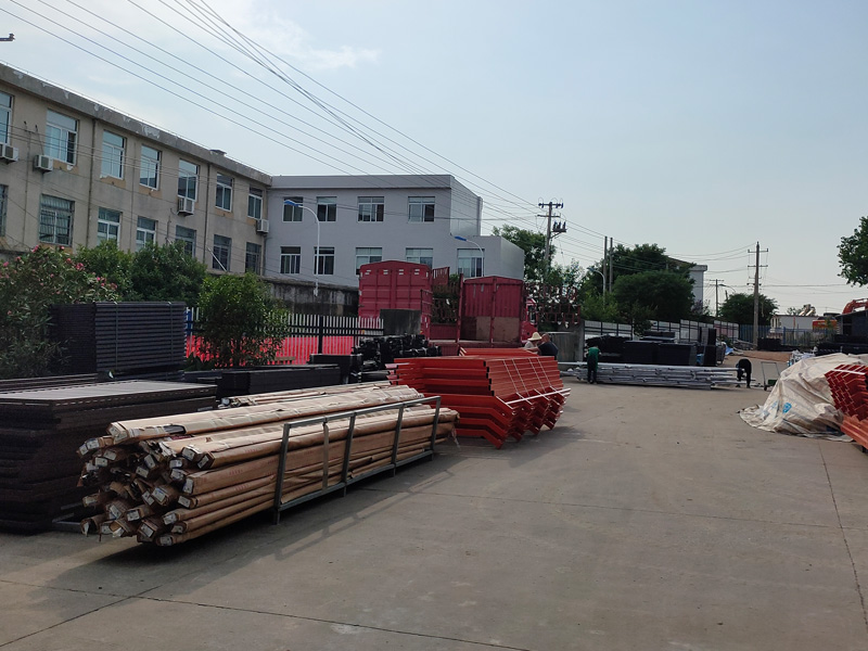 金用護(hù)欄2022年6月6日鋅鋼樓梯欄桿裝車發(fā)貨！