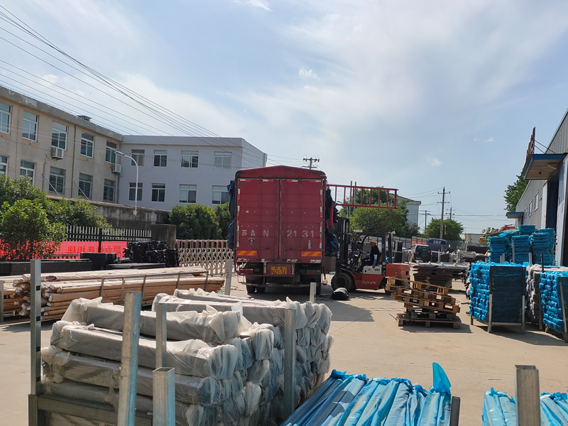 金用護欄2022年6月13日鋅鋼百葉窗裝車發貨！