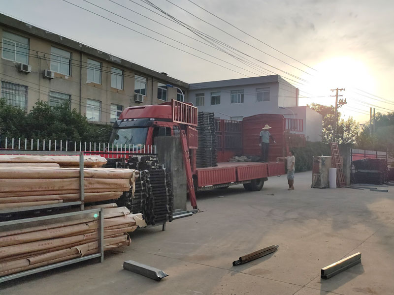 金用護(hù)欄2022年6月14日鋅鋼飄窗護(hù)欄裝車(chē)發(fā)貨！