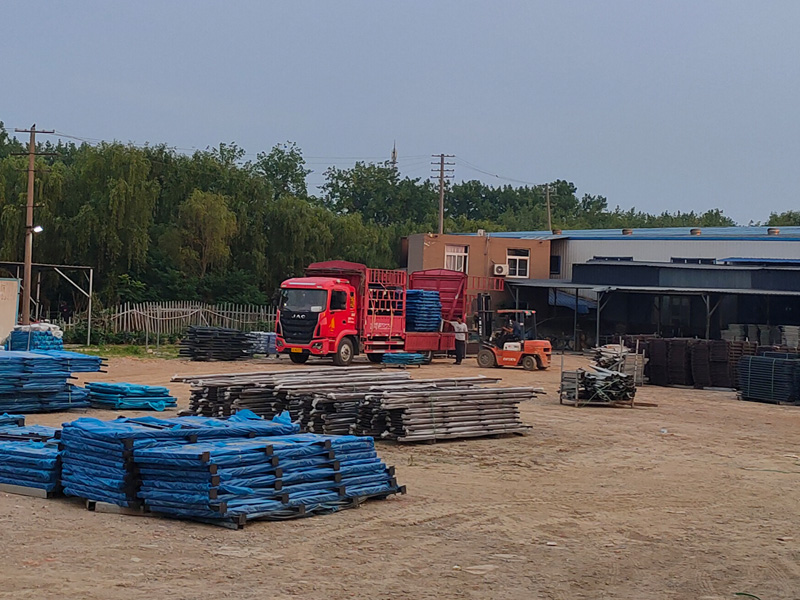 金用護欄2022年6月25日鋅鋼陽臺護欄裝車發(fā)貨！