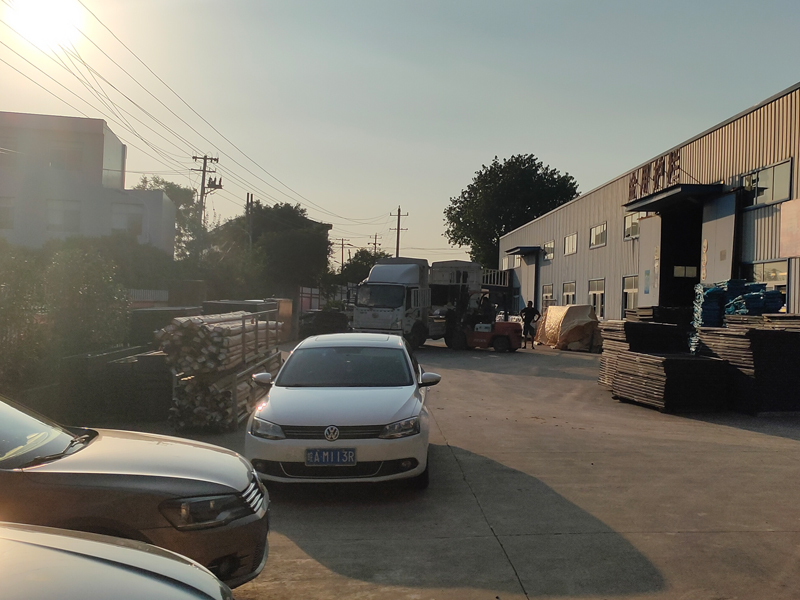 金用護(hù)欄2022年6月28日鋅鋼百葉窗裝車(chē)發(fā)貨！