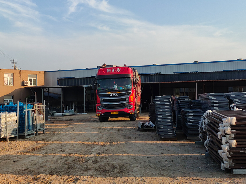 金用護欄2022年6月30日鋅鋼百葉窗裝車發貨！