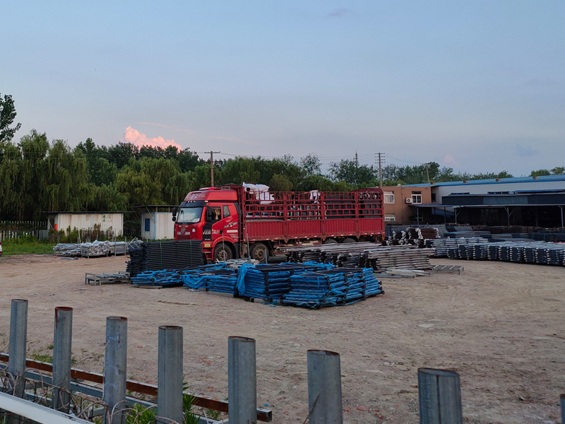 金用護(hù)欄2022年7月2日鋅鋼飄窗護(hù)欄裝車(chē)發(fā)貨！