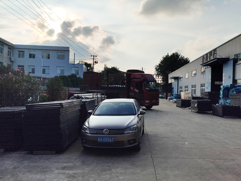  金用護(hù)欄2022年7月6日鋅鋼陽臺護(hù)欄裝車發(fā)貨！