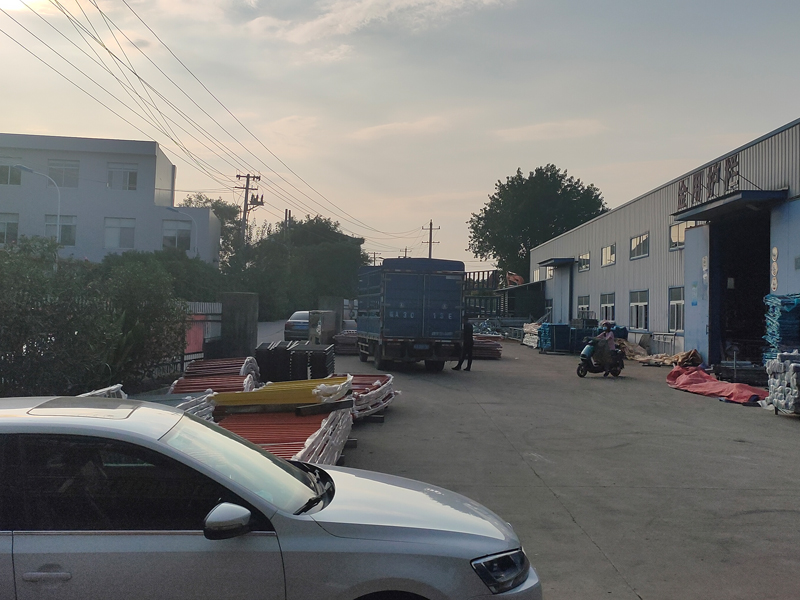 金用護欄2022年8月1日鋅鋼飄窗欄桿裝車發貨！