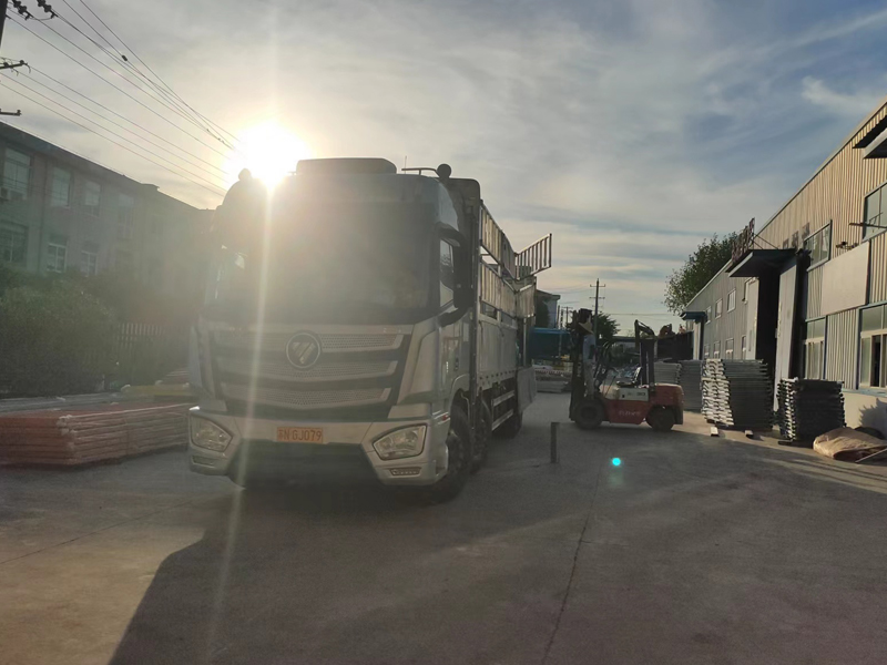 金用護(hù)欄2022年8月13日鋅鋼陽臺(tái)護(hù)欄裝車發(fā)貨！