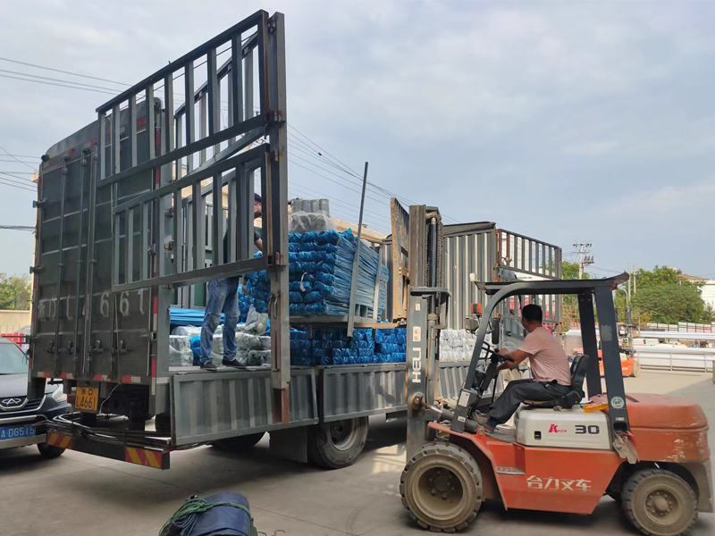 金用護欄2022年8月17日鋅鋼組裝護欄裝車發(fā)貨！