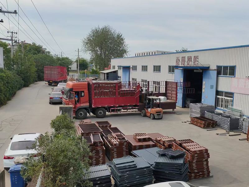 金用護欄2022年8月22日鋁合金百葉窗裝車發貨！