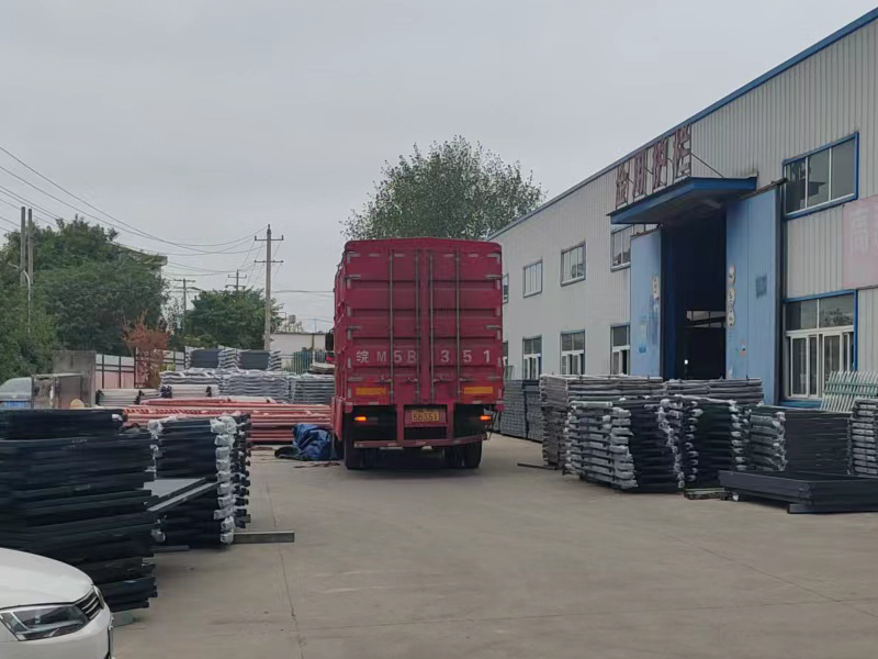 金用護欄2022年8月23日鋅鋼百葉窗裝車發貨！