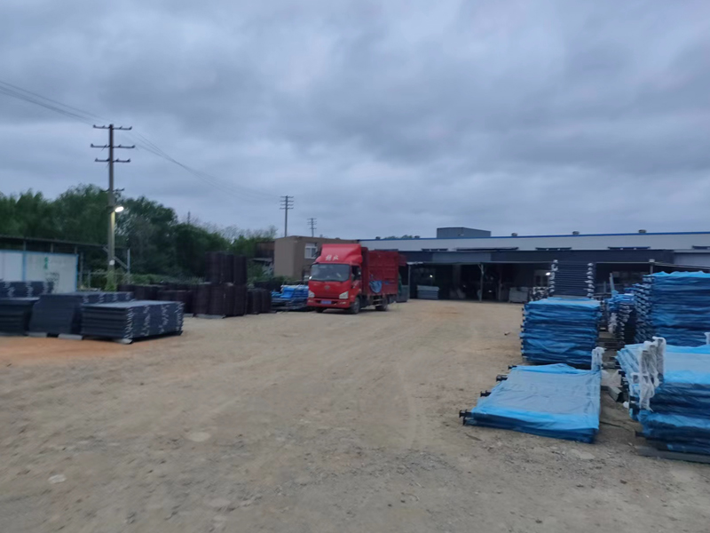 金用護(hù)欄2022年8月24日鋅鋼飄窗欄桿裝車發(fā)貨！