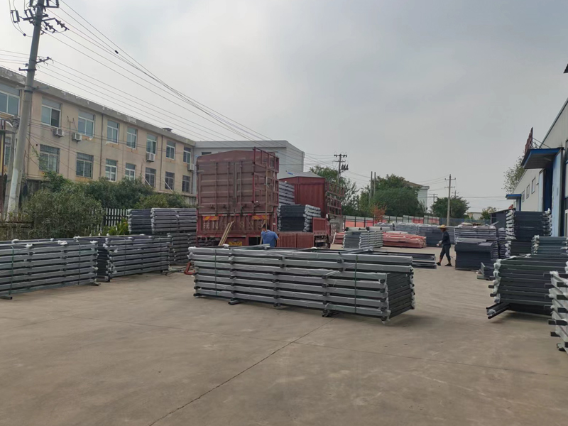 金用護欄2022年8月26日鋅鋼護欄裝車發(fā)貨！