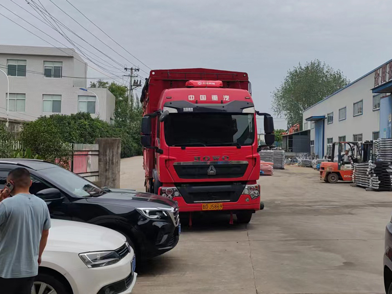 金用護欄2022年8月29日鋅鋼空調護欄裝車發貨！