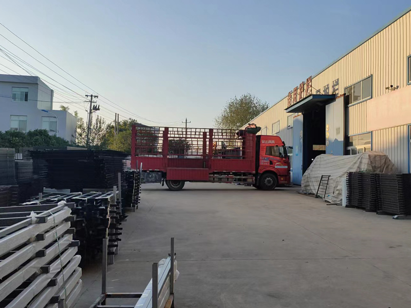 金用護欄2022年10月17日鋅鋼飄窗欄桿裝車發貨！