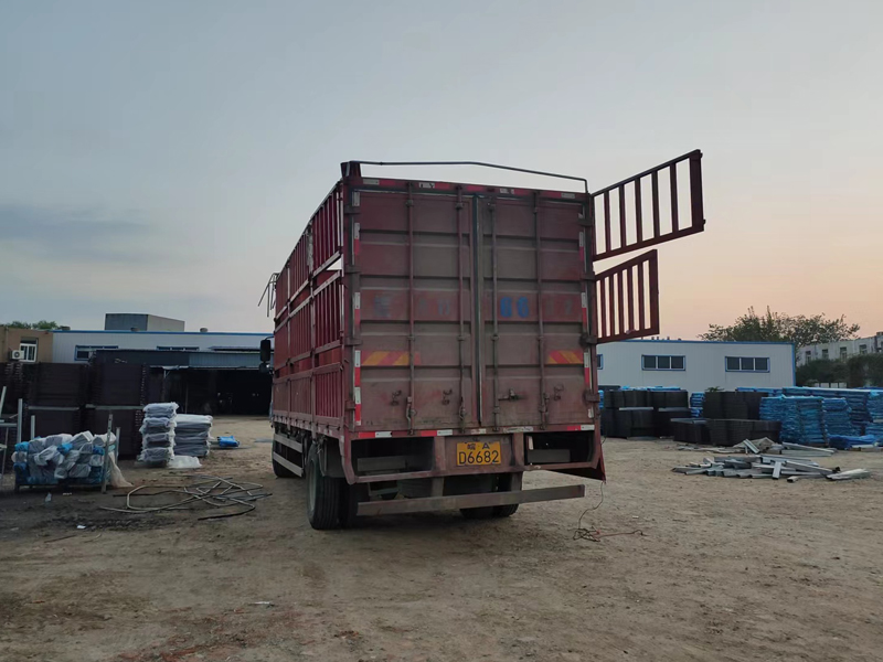 金用護欄2022年10月19日鋅鋼百葉窗裝車發貨！