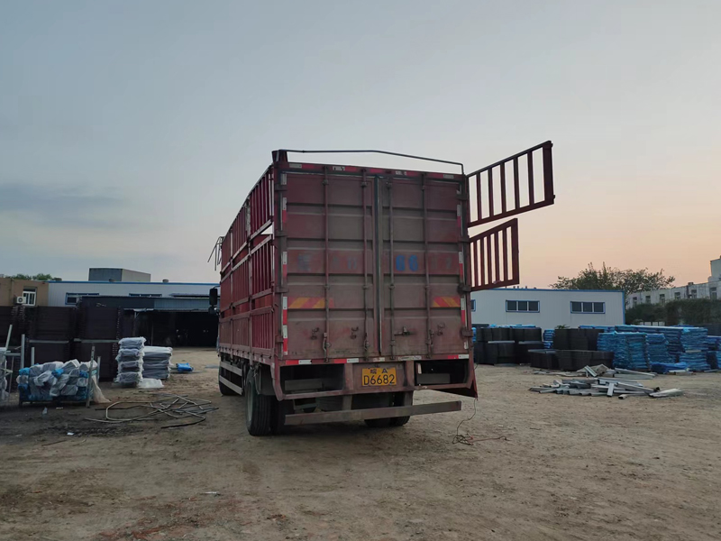 金用護欄2022年10月20日鋅鋼飄窗欄桿裝車發貨！