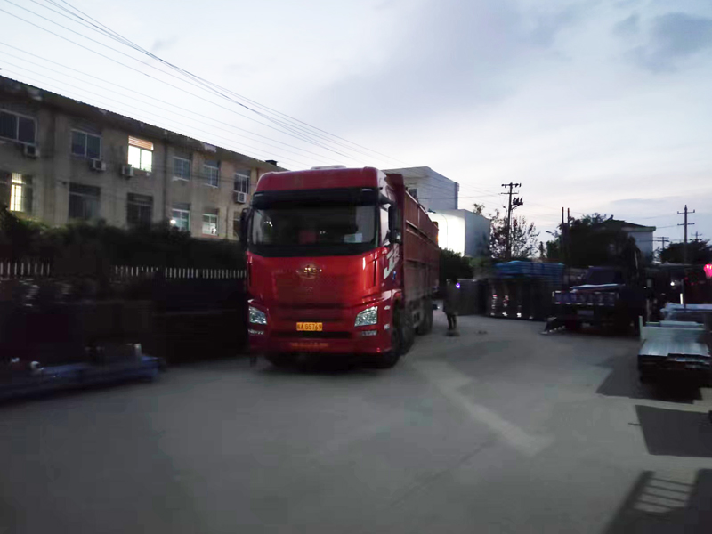 金用護(hù)欄2022年11月9日鋅鋼百葉窗裝車(chē)發(fā)貨！