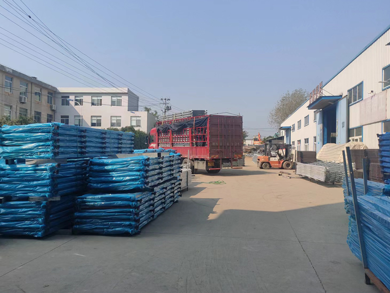金用護(hù)欄2022年11月21日鋅鋼陽(yáng)臺(tái)護(hù)欄裝車(chē)發(fā)貨！