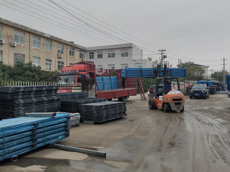 金用護(hù)欄2022年11月25日鋅鋼陽臺(tái)護(hù)欄裝車發(fā)貨！