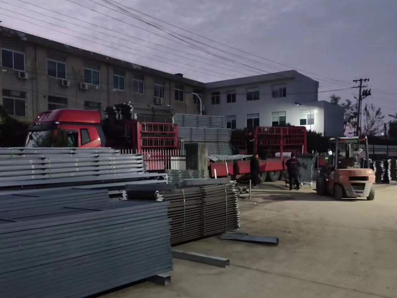 金用護(hù)欄2022年12月5日鋅鋼陽臺護(hù)欄裝車發(fā)貨！