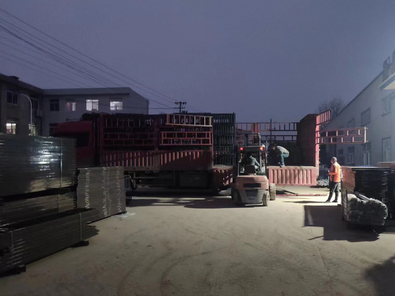 金用護欄2022年12月15日鋅鋼百葉窗裝車發貨！