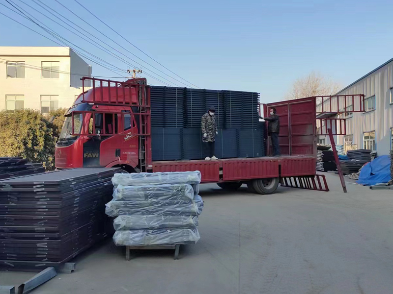 金用護欄2022年12月20日鋅鋼空調護欄裝車發貨！