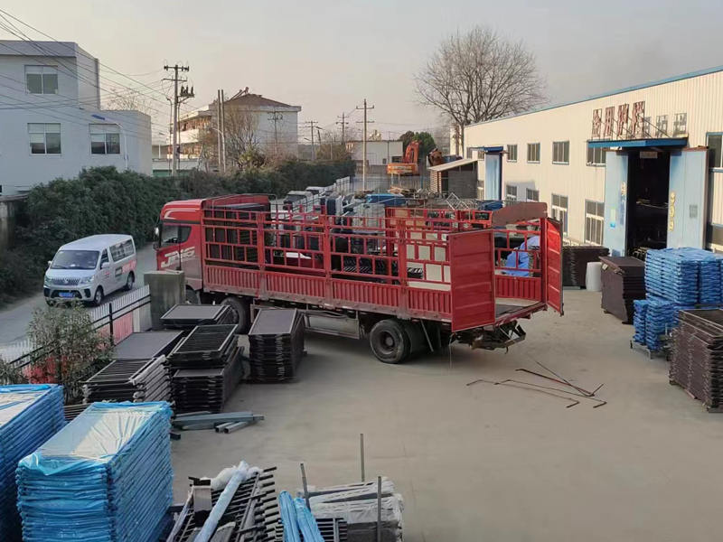 金用護欄2022年12月22日鋅鋼百葉窗裝車發(fā)貨！