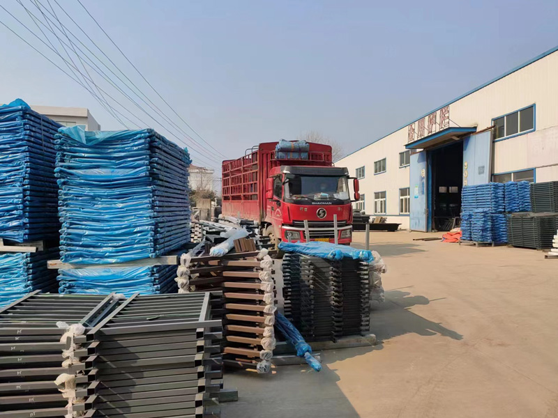 金用護欄2022年12月28日鋅鋼百葉窗裝車發貨！