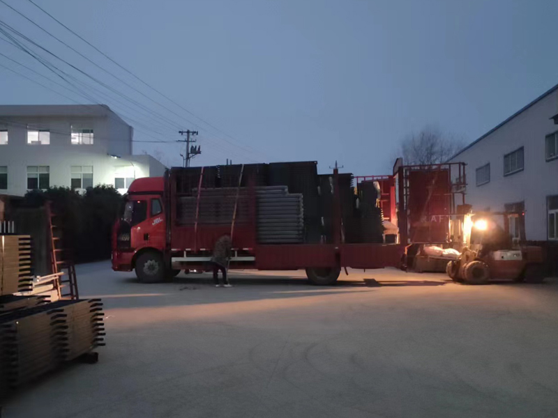 金用護欄2022年12月30日鋅鋼空調護欄裝車發貨！