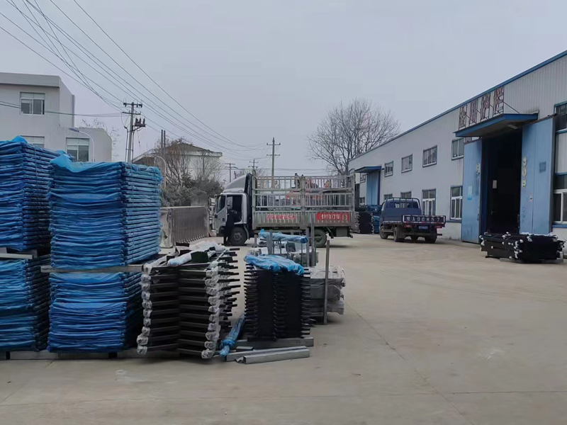 金用護(hù)欄2023年1月5日鋅鋼百葉窗裝車發(fā)貨！