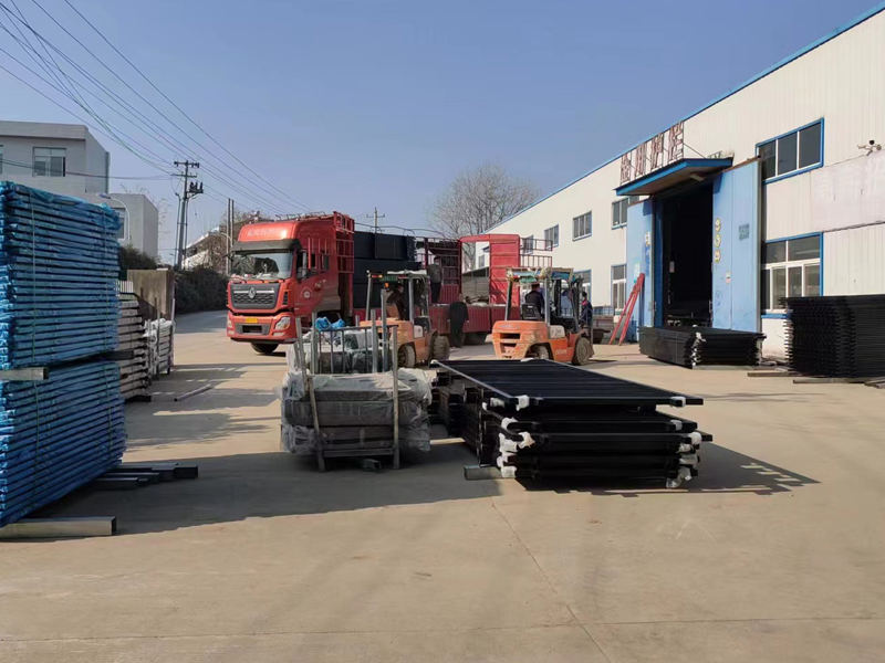  金用護欄2023年1月7日鋅鋼圍墻護欄裝車發貨！