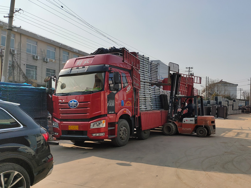 金用護欄2023年2月20日鋅鋼陽臺欄桿裝車發貨！