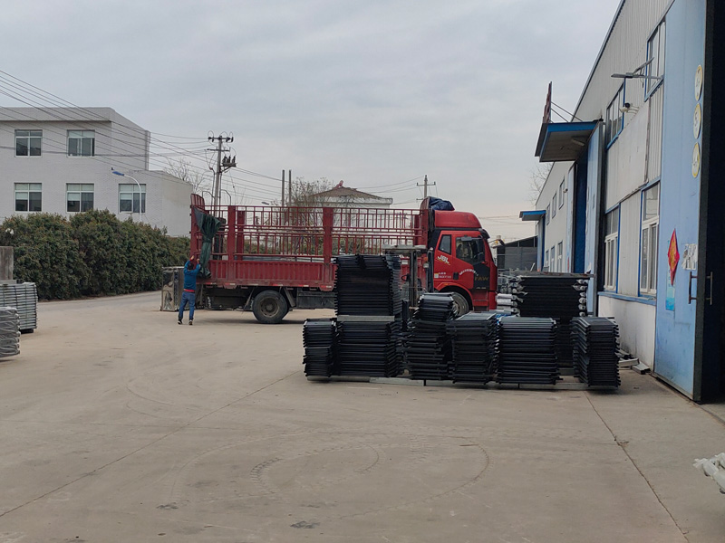 金用護欄2023年3月11日鋅鋼飄窗欄桿裝車發(fā)貨！