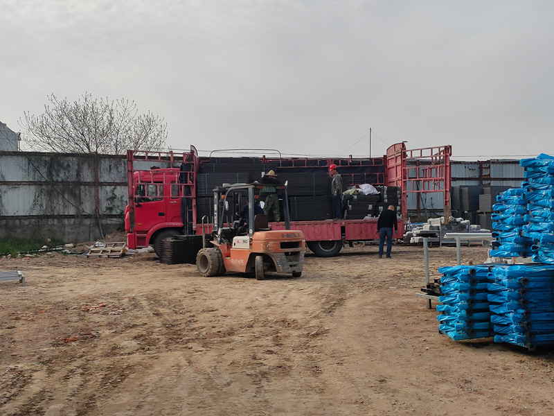 金用護欄2023年3月28日鋅鋼飄窗欄桿裝車發貨！