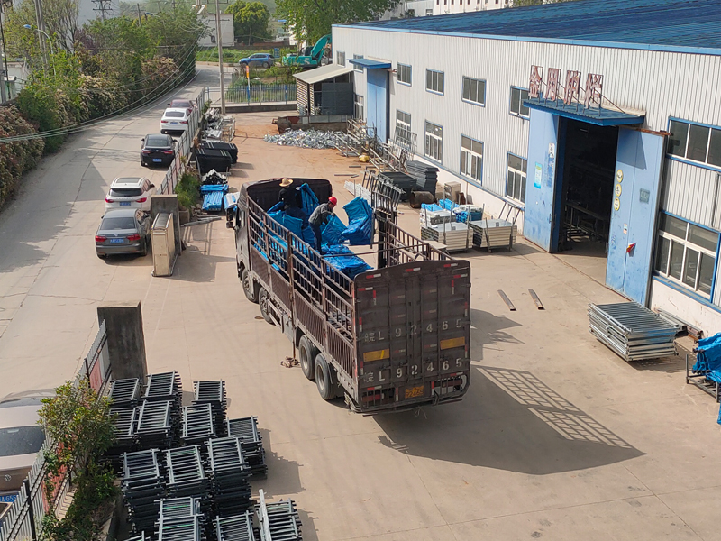 金用護欄2023年4月15日鋅鋼護窗欄桿裝車發貨！