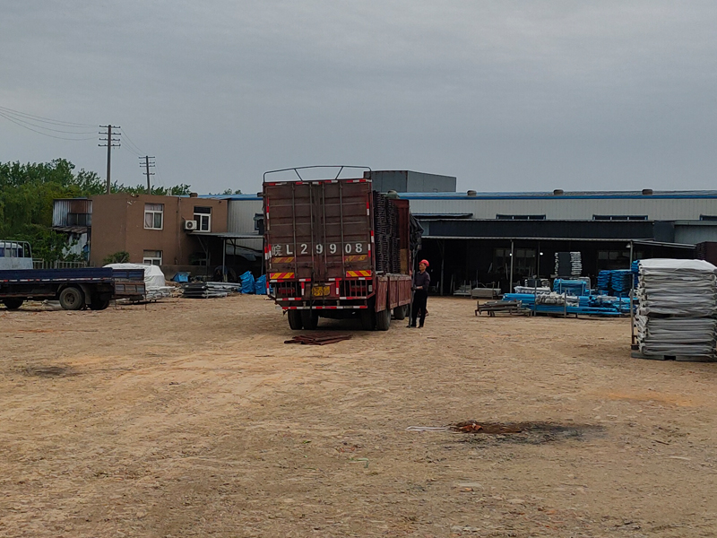 金用護(hù)欄2023年4月22日鋅鋼護(hù)窗欄桿裝車發(fā)貨！