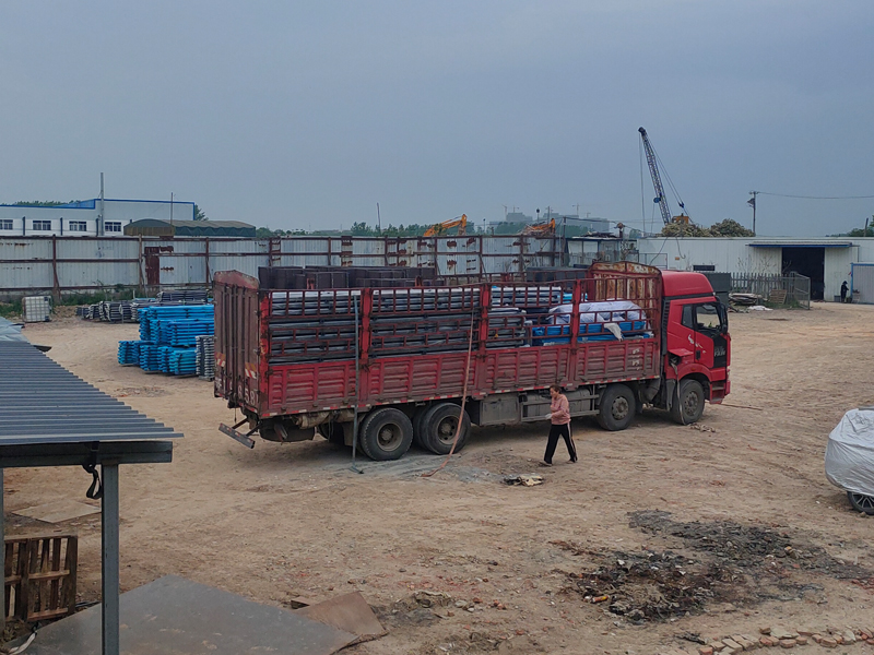 金用護欄2023年4月23日鋅鋼組裝式欄桿裝車發貨！