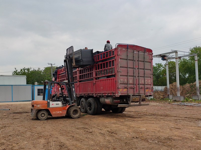 金用護欄2023年4月25日鋅鋼飄窗欄桿裝車發貨！