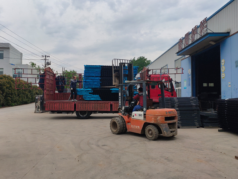 金用護欄2023年4月27日鋅鋼圍墻護欄裝車發貨！