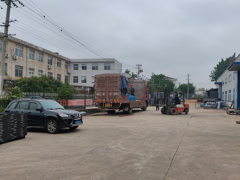 金用護欄2023年5月6日鋅鋼飄窗欄桿裝車發貨！