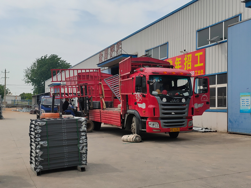 金用護欄2023年5月13日鋅鋼百葉窗裝車發貨！