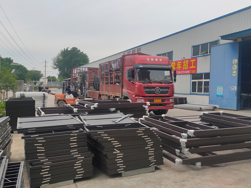 金用護欄2023年5月16日鋅鋼百葉窗裝車發貨！