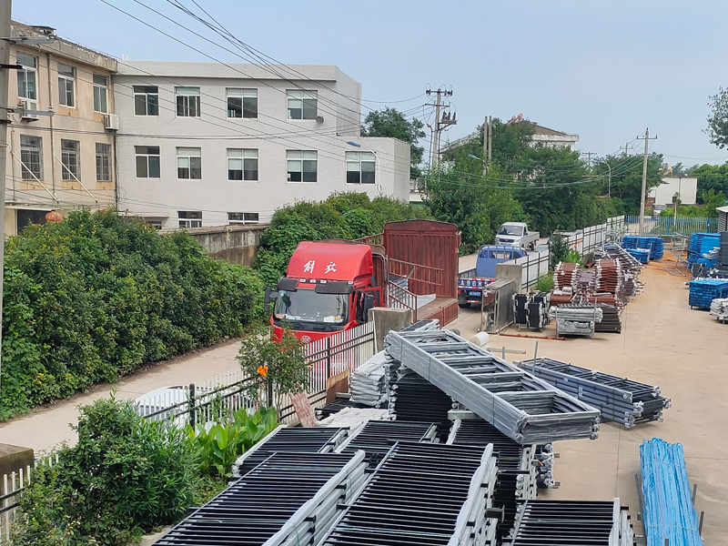 2023年7月8日鋅鋼玻璃護欄裝車發貨！