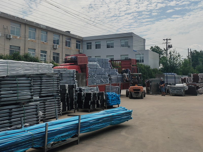 2023年7月10日鋅鋼玻璃護欄裝車發貨！